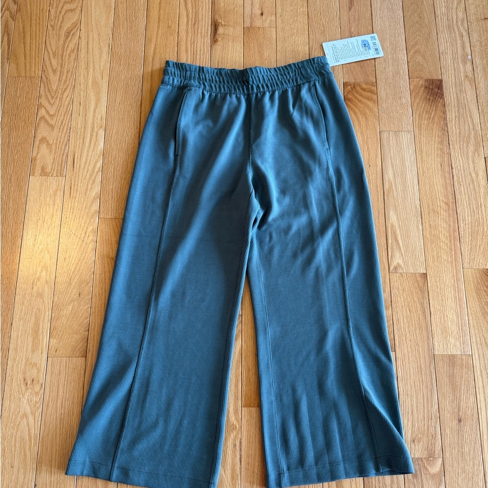 Lululemon Women’s Teal Wide-Leg Crop Pants